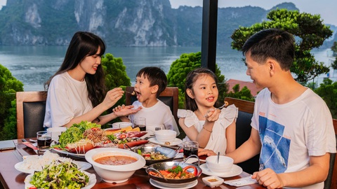 Trải nghiệm một ngày du lịch Hạ Long ăn gì, đi đâu?- Ảnh 3. Trải nghiệm một ngày du lịch Hạ Long ăn gì, đi đâu?- Ảnh 3.