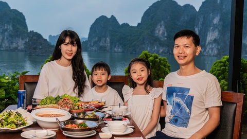 Trải nghiệm một ngày du lịch Hạ Long ăn gì, đi đâu?- Ảnh 4. Trải nghiệm một ngày du lịch Hạ Long ăn gì, đi đâu?- Ảnh 4.