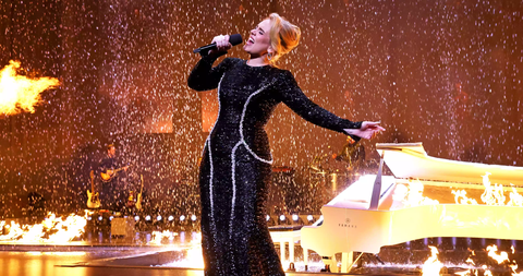 Lạ lùng nữ ca sĩ mắng khán giả xối xả vẫn được cổ vũ rần rần- Ảnh 1. Adele là một nữ nghệ sĩ cực kỳ ủng hộ cộng đồng LGBTQ+
