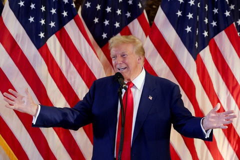 Ông Trump, Biden lên án TikTok nhưng sao vẫn dùng mạng xã hội này?- Ảnh 3. Cựu tổng thống Mỹ Donald Trump phát biểu tại cuộc họp báo ở Tháp Trump, thành phố New York, ngày 31-5-2024 - Ảnh: REUTERS