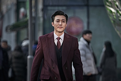 Gang Dong Won hóa sát thủ lạnh lùng trong Bẫy nuốt mạng- Ảnh 7. Gang Dong Won hóa sát thủ lạnh lùng trong Bẫy nuốt mạng- Ảnh 7.