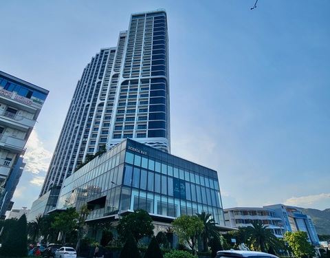 Chủ đầu tư lại dọa cắt điện, nước chung cư ở Nha Trang- Ảnh 1. Cư dân chung cư Scenia Bay Nha Trang than trời khi chủ đầu tư tiếp tục đòi cắt điện - Ảnh: MINH CHIẾN