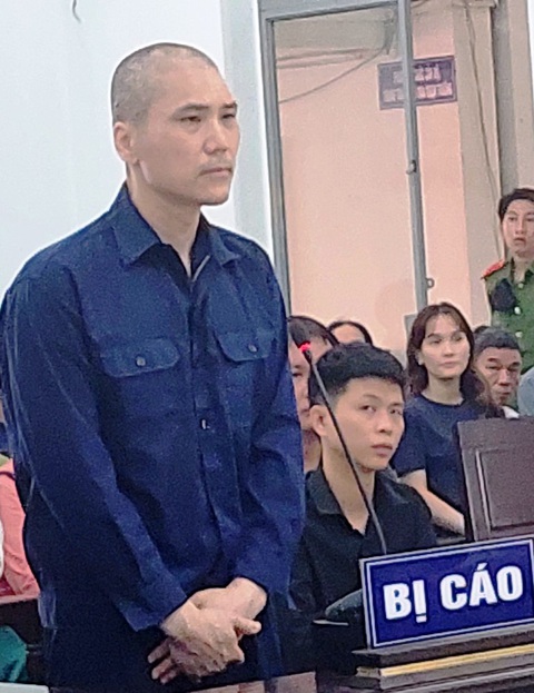Xét xử bị cáo trốn truy nã quốc tế, đến Nha Trang đánh bạc- Ảnh 2. Bị cáo Ham Heungchul (người Hàn Quốc) - Ảnh: PHAN SÔNG NGÂN
