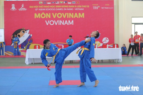 Việt Nam dẫn đầu bảng tổng sắp huy chương tại Đại hội Thể thao học sinh Đông Nam Á- Ảnh 6. Đội Việt Nam tiếp tục giành được huy chương vàng trong nội dung đối kháng nữ