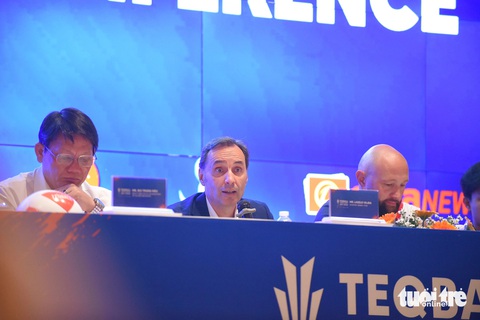 Ông Laszlo Vajda - Tổng thư ký Liên đoàn Teqball quốc tế (FITEQ) trả lời câu hỏi của báo Tuổi Trẻ - Ảnh: LÂM THIÊN Ông Laszlo Vajda - tổng thư ký Liên đoàn Teqball quốc tế (FITEQ) - trả lời câu hỏi của báo Tuổi Trẻ - Ảnh: LÂM THIÊN