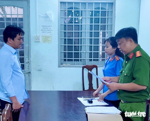 Khởi tố cán bộ huyện tham ô hơn 410 triệu đồng tiêu xài cá nhân- Ảnh 1. Công an huyện Kiên Hải đã khởi tố vụ án, khởi tố bị can và cấm đi khỏi nơi cư trú đối với Nguyễn Thanh Liêm về tội