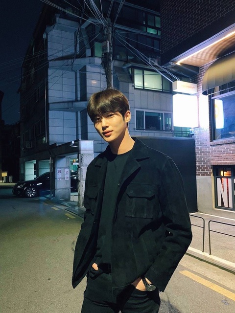 Byeon Woo Seok: 'Tôi thích cô gái không chửi thề, nói chuyện hay'- Ảnh 1. Nam chính 'Cõng anh mà chạy' tiết lộ hình mẫu lý tưởng khác xa fan nghĩ