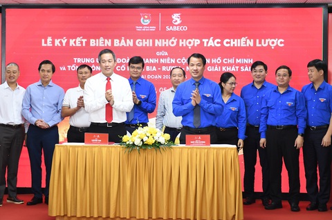 Ký cam kết hỗ trợ thanh niên rèn luyện thể chất, uống có trách nhiệm- Ảnh 1. Ký kết biên bản ghi nhớ hợp tác giai đoạn 2024 - 2026 để triển khai các hoạt động hướng tới cộng đồng - Ảnh: DƯƠNG TRIỀU