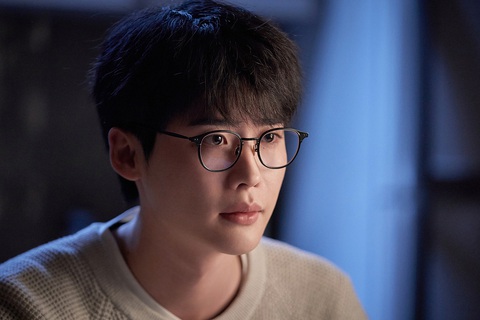 Gang Dong Won hóa sát thủ lạnh lùng trong Bẫy nuốt mạng- Ảnh 3. Lee Jong Suk trong vai diễn khách mời