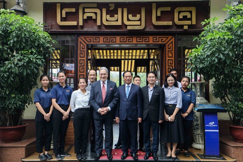 Phó thủ tướng, Ngoại trưởng New Zealand dạo bộ cầu Thê Húc, thưởng thức cà phê Việt Nam- Ảnh 7. Phó thủ tướng, Ngoại trưởng New Zealand dạo bộ cầu Thê Húc, thưởng thức cà phê Việt Nam- Ảnh 7.