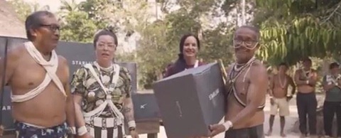Bộ lạc ở rừng rậm Amazon nghiện 'phim nóng' sau khi có Internet- Ảnh 2. Dân làng từ vui mừng, hồ hởi khi có Internet thì nay đang dần chuyển sang lo lắng.