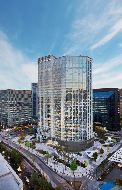Tập đoàn Hanwha nằm trong top 100 công ty có ảnh hưởng nhất thế giới- Ảnh 1. Tập đoàn Hanwha được TIME vinh danh vào hạng mục Titans - hạng mục dành cho những