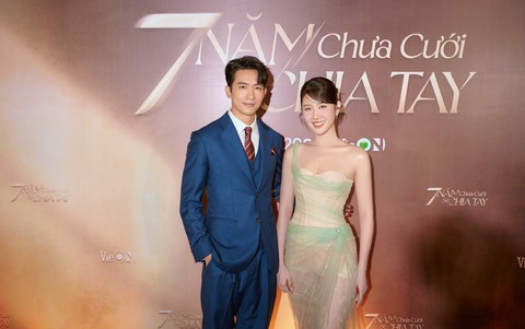 Thúy Ngân lên tiếng khi bị so sánh với Hwang Jung Eum- Ảnh 2. Thúy Ngân và Võ Cảnh tại buổi họp báo ra mắt phim 7 năm chưa cưới sẽ chia tay