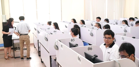 Phổ điểm thi đánh giá năng lực chuyên biệt ĐH Sư phạm TP.HCM nhiều bất ngờ- Ảnh 1. Thí sinh tham dự kỳ thi đánh giá năng lực chuyên biệt năm 2024 tại Trường đại học Sư phạm TP.HCM - Ảnh: XUÂN HUY