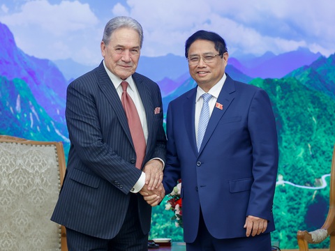 New Zealand muốn xây dựng khuôn khổ quan hệ mới với Việt Nam- Ảnh 1. Thủ tướng Phạm Minh Chính tiếp Phó thủ tướng, Ngoại trưởng New Zealand Winston Peters chiều 5-6 - Ảnh: VGP