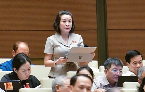 Đại biểu hỏi bộ trưởng: Giải pháp nào để Việt Nam vượt Thái Lan về du lịch?- Ảnh 6. Đại biểu Nguyễn Minh Tâm (Quảng Bình) - Ảnh: GIA HÂN