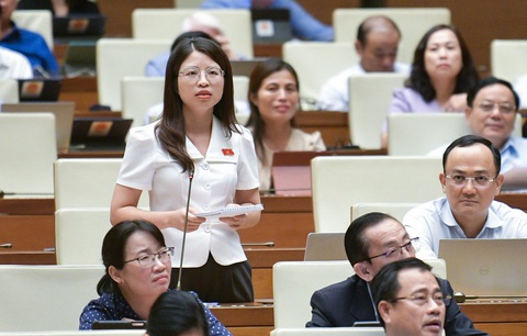 Đại biểu hỏi bộ trưởng: Giải pháp nào để Việt Nam vượt Thái Lan về du lịch?- Ảnh 8. Đại biểu Nguyễn Thị Hà (Bắc Ninh) - Ảnh: GIA HÂN