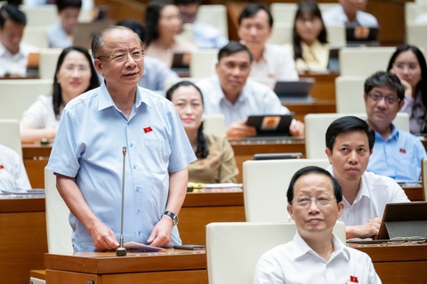 Đại biểu hỏi bộ trưởng: Giải pháp nào để Việt Nam vượt Thái Lan về du lịch?- Ảnh 11. Đại biểu Nguyễn Văn Thân (Thái Bình) - Ảnh: GIA HÂN