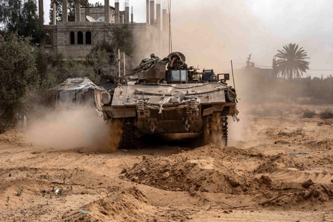 Xe tăng của Israel hoạt động ở Dải Gaza ngày 6-6 - Ảnh: AFP Xe tăng của Israel hoạt động ở Dải Gaza ngày 6-6 - Ảnh: AFP