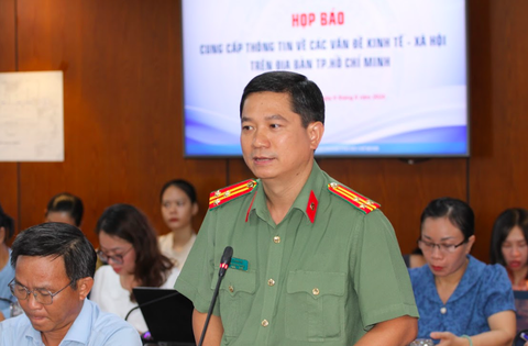 Công an TP.HCM: Có tình trạng ban quản lý tiếp tay hoạt động tệ nạn tại chung cư- Ảnh 1. Thượng tá Lê Mạnh Hà - phó Phòng tham mưu Công an TP.HCM, thông tin tại họp báo - Ảnh: T.N.