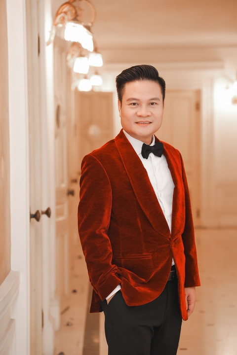 NSƯT Hoàng Tùng - Quán quân Sao Mai 2003 - sẽ hát NSƯT Hoàng Tùng - Quán quân Sao Mai 2003 - sẽ hát
