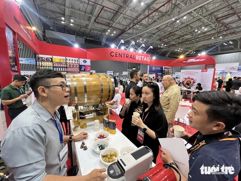 Nhà mua hàng quốc tế 'đặt hàng' gì cho Việt Nam?- Ảnh 1. Đại diện các kênh phân phối, nhà nhập khẩu, đoàn thu mua đã tới Việt Nam tham dự Vietnam International Sourcing 2024 - Ảnh: N.BÌNH