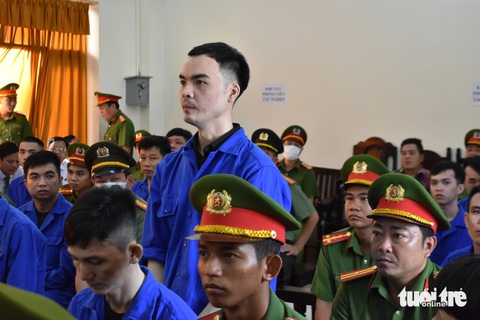 Vụ 70 giang hồ Phú Quốc giành đất: Đề nghị 1 án tử hình và 1 án chung thân- Ảnh 4. Bị cáo Phạm Anh Hiếu bị đề nghị tù chung thân - Ảnh: BỬU ĐẤU