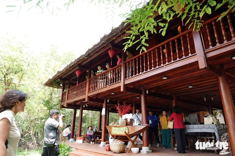 Một home stay trên đảo Thiềng Liền theo phong cách nhà sàn miền bắc - Ảnh: T.T.D. Một homestay trên đảo Thiềng Liềng theo phong cách nhà sàn miền Bắc - Ảnh: T.T.D.