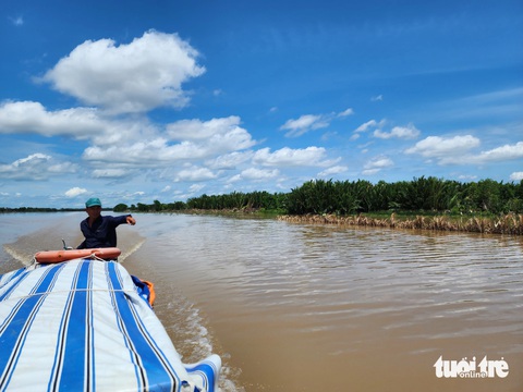 Đo đạc, xử lý tình trạng người dân lấn chiếm đầm Đông Hồ- Ảnh 2. Đến nay, có khoảng 13 thửa đất bị bao chiếm, với diện tích hơn 141ha - Ảnh: BỬU ĐẤU