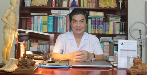 Có thể 'hồi sinh' nhờ các loại cây lá quanh nhà, uống thuốc cổ truyền thế nào cho đúng?- Ảnh 1. Thạc sĩ Hoàng Khánh Toàn - Ảnh: HÀ LINH