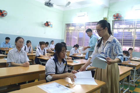 Thí sinh tham dự kỳ thi tuyển sinh 10 - Ảnh: NGỌC PHƯỢNG Thí sinh tham dự kỳ thi tuyển sinh 10 tại TP.HCM - Ảnh: NGỌC PHƯỢNG