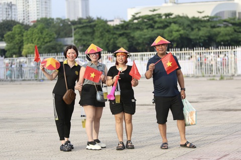 Người hâm mộ đổ về Mỹ Đình, tiếp sức tuyển Việt Nam- Ảnh 3. Tuyển Việt Nam cần nhiều sự động viên vào lúc này - Ảnh: HOÀNG TÙNG