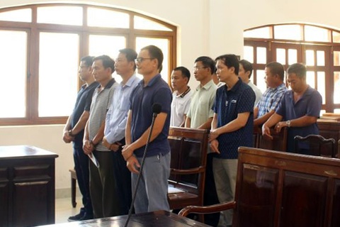 Xét xử vụ đưa nhận hối lộ tại trung tâm đăng kiểm ở Đồng Nai- Ảnh 1. Nhận hối lộ hơn 120 triệu đồng, cựu giám đốc Trung tâm đăng kiểm xe cơ giới 60.05D hầu tòa - Ảnh: A.B.