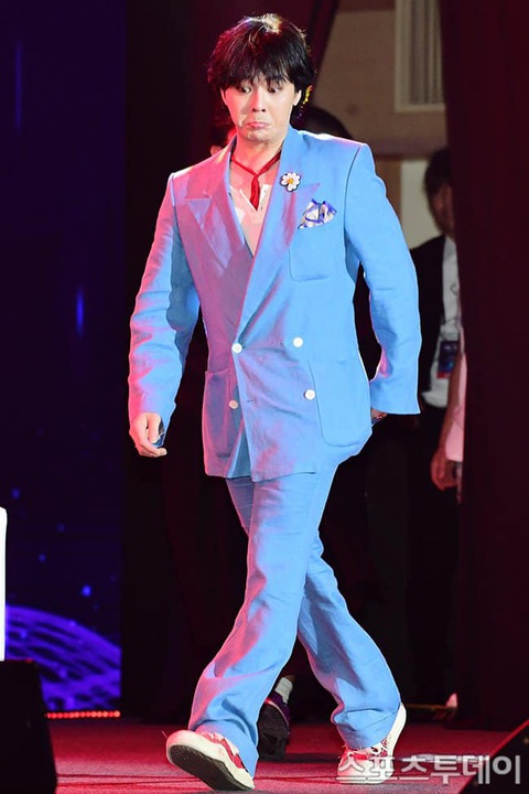 Loạt meme 'hài không chịu nổi' khi G Dragon được bổ nhiệm giáo sư- Ảnh 3. Loạt meme 'hài không chịu nổi' khi G Dragon được bổ nhiệm giáo sư- Ảnh 3.