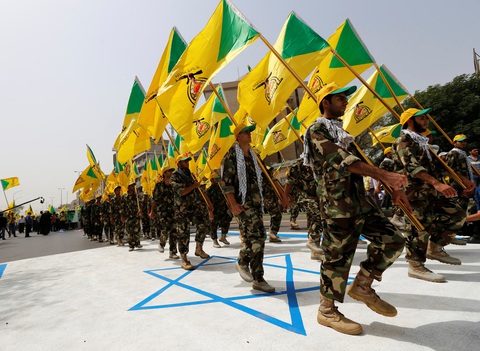 Iran cảnh báo Israel sẽ thất bại nặng nề trước Hezbollah- Ảnh 1. Lực lượng Hezbollah diễu hành nhân Ngày Al-Quds vào tháng 7 hằng năm tại thủ đô Baghdad, Iraq - Ảnh: REUTERS