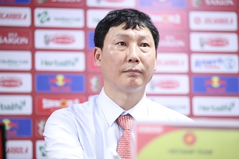HLV Kim Sang Sik khen ngợi tinh thần của các tuyển thủ Việt Nam - Ảnh: HOÀNG TÙNG HLV Kim Sang Sik khen ngợi tinh thần của các tuyển thủ Việt Nam - Ảnh: HOÀNG TÙNG