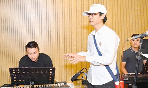 Nhạc sĩ Nguyễn Nhất Huy gấp rút chuẩn bị cho đêm nhạc ở Đà Lạt Nhạc sĩ Nguyễn Nhất Huy gấp rút chuẩn bị cho đêm nhạc ở Đà Lạt