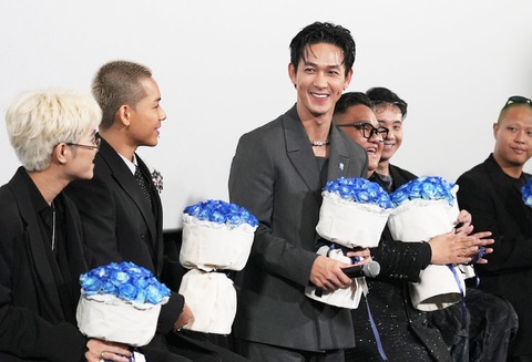 50 Anh Trai Song Luân là một trong những ca sĩ tham gia chương trình. Anh có lợi thế ngoại hình và giọng hát tốt.