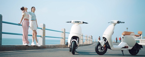 Honda ra mắt xe máy điện mới: Đi được 80km/sạc, thành xe đạp trong nháy mắt, học sinh cũng dùng được- Ảnh 8. Về an toàn, Honda U-Qe được trang bị hệ thống phanh đĩa ở phía trước và phanh tang trống ở phía sau. Ngoài ra xe còn có đèn cảnh báo khẩn cấp.
