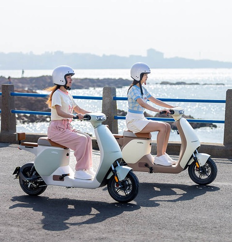 Honda ra mắt xe máy điện mới: Đi được 80km/sạc, thành xe đạp trong nháy mắt, học sinh cũng dùng được- Ảnh 6. Động cơ điện trên xe không lớn lắm, chỉ 400W đặt tại bánh sau, giúp xe có thể đạt tốc độ tối đa 40km/h. Với giới hạn này, ngay cả học sinh cũng có thể sử dụng.