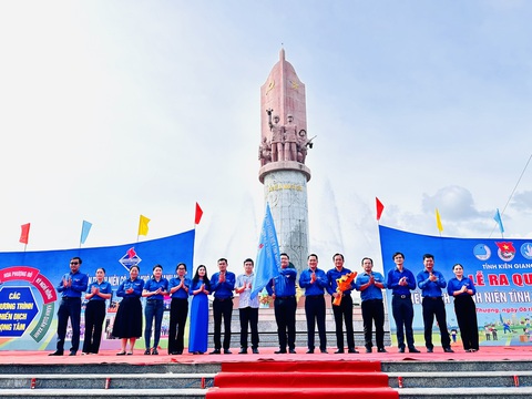Tuổi trẻ Kiên Giang thành lập 6 đội hình ra quân ‘Chiến dịch thanh niên tình nguyện hè 2024’- Ảnh 2. Tỉnh đoàn Kiên Giang tổ chức ra quân Chiến dịch thanh niên tình nguyện hè tỉnh Kiên Giang năm 2024 - Ảnh: THANH SƠN