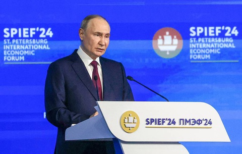 Tổng thống Nga Putin phát biểu tại Diễn đàn Kinh tế quốc tế St Petersburg ngày 7-6 - Ảnh: TASS Tổng thống Nga Putin phát biểu tại Diễn đàn Kinh tế quốc tế St. Petersburg ngày 7-6 - Ảnh: TASS
