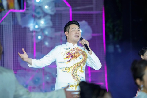 Nguyễn Phi Hùng - giọng ca thanh xuân của nhiều thế hệ 8X, 9X - tham gia biểu diễn trong đêm nhạc Tinh hoa hội tụ - Ảnh: Facebook nhân vật Nguyễn Phi Hùng - giọng ca thanh xuân của nhiều thế hệ 8X, 9X - tham gia biểu diễn trong đêm nhạc Tinh hoa hội tụ - Ảnh: Facebook nhân vật