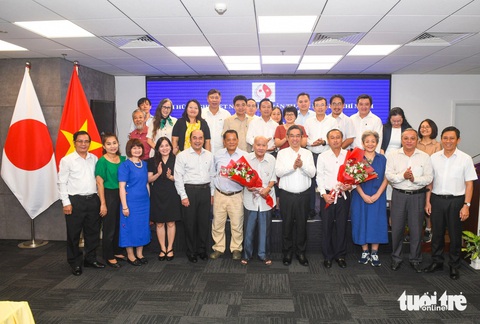 Ông Huỳnh Thanh Nhân làm chủ tịch Hội Hữu nghị Việt - Nhật TP.HCM- Ảnh 2. Các thành viên Hội Hữu nghị Việt Nam - Nhật Bản TP.HCM chụp ảnh lưu niệm - Ảnh: QUANG ĐỊNH