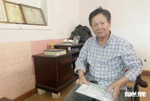 Vụ thầy cô 'mượn đất' trường chưa trả: Giao một lô đất không qua đấu giá?- Ảnh 3. Ông Nguyễn Văn Kỳ - nguyên tổ trưởng tổ sử địa Trường THPT Dân tộc nội trú Nghệ An - có đơn khiếu nại liên quan đến phần nhà đất ở khu tập thể cũ - Ảnh: DOÃN HÒA