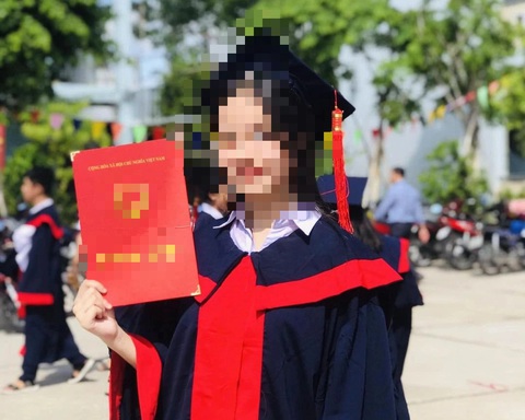 Làm rõ thông tin nữ sinh đi thi lớp 10 từ 4-6 nhưng không thấy về nhà- Ảnh 1. Người nhà đăng hình tìm kiếm nữ sinh đi thi lớp 10 ở An Giang không về nhà - Ảnh: NVCC