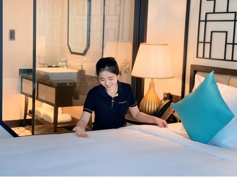 Charmant Suites a Boutique Hotel Cần Thơ: Trải nghiệm xa hoa giữa lòng Tây Đô- Ảnh 1. Dịch vụ chu đáo, tinh tế là cam kết của Charmant Suites a Boutique Hotel Cần Thơ - Ảnh: T.X.