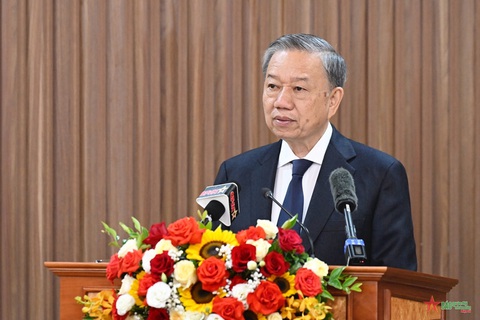 Chủ tịch nước Tô Lâm thăm Quân chủng Hải quân- Ảnh 1. Chủ tịch nước Tô Lâm phát biểu tại buổi làm việc với Quân chủng Hải quân - Ảnh: QĐND