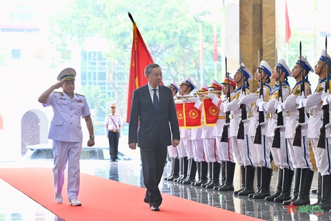 Chủ tịch nước Tô Lâm thăm Quân chủng Hải quân- Ảnh 2. Chủ tịch nước Tô Lâm đến thăm và làm việc tại Quân chủng Hải quân - Ảnh: QĐND