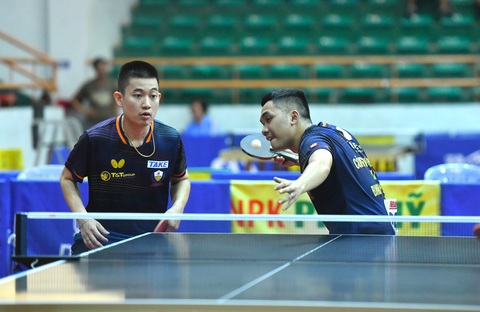 Thất bại ở nội dung sở trường, nhà vô địch SEA Games 32 giành ngôi vô địch đôi nam, đôi nữ- Ảnh 3. Lê Đình Đức, Đinh Anh Hoàng (Công An Nhân Dân T&T) vô địch nội dung đôi nam - Ảnh: BTC